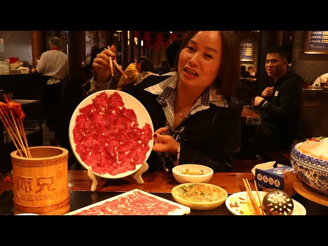重庆最牛火锅,每天都坐400桌,排队俩小时才吃上,不吃辣别来吃